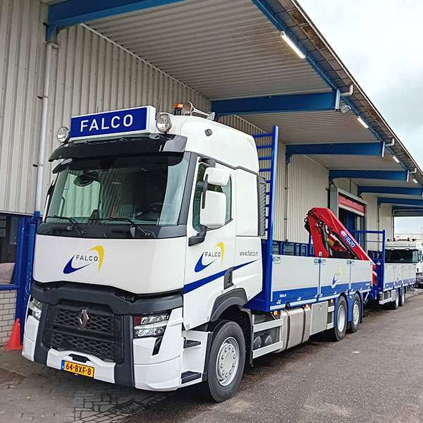 Foto van Falco's nieuwe Euro 6 vrachtwagen, gereed voor levering, benadrukkend hoe we bijdragen aan een duurzamere toekomst met verantwoord transport. Foto van Falco's nieuwe Euro 6 vrachtwagen, gereed voor levering, benadrukkend hoe we bijdragen aan een duurzamere toekomst met verantwoord transport.