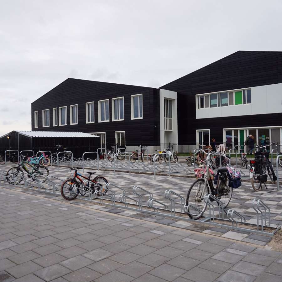 Duurzame overkappingen en fietsparkeersystemen bij MFA Kreekrijk, Assendelft