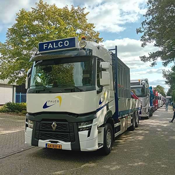 Truckersdag Hardenberg: Falco Chauffeur Hans Rijdt Mee! Truckersdag Hardenberg: Falco Chauffeur Hans Rijdt Mee!