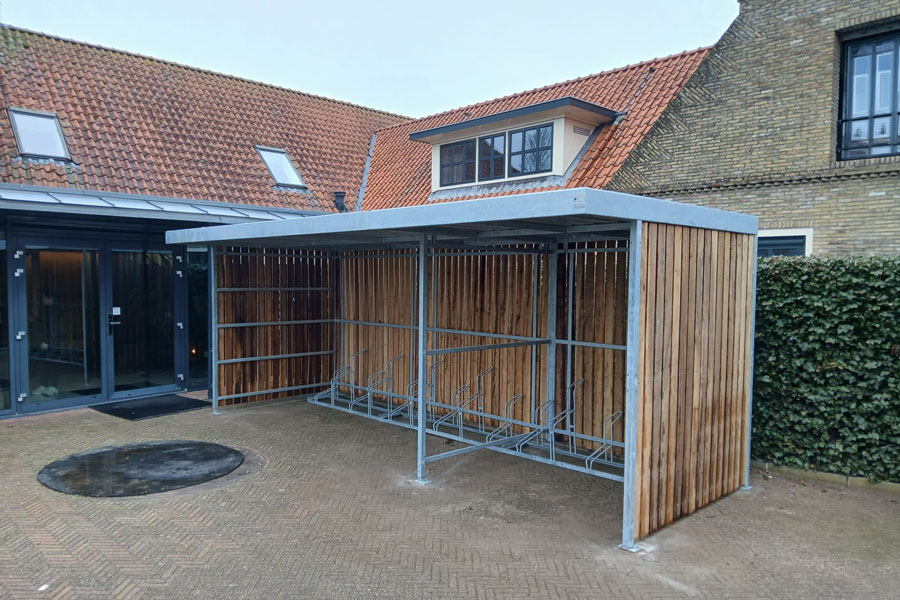 145896 Fietsoverkapping voor Hotel Nobel, Ameland