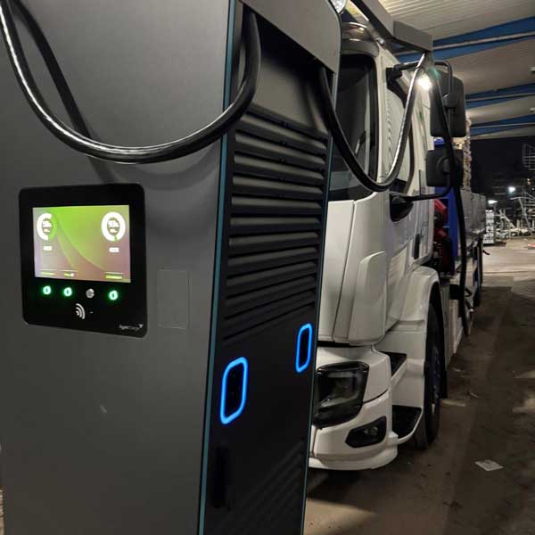 oplaadpaal elektrische vrachtwagen
