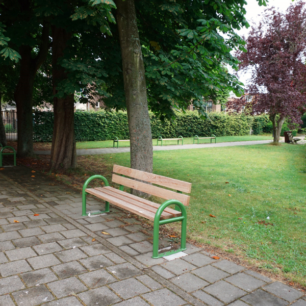 100064 straatmeubilair zitbank buitenbank parkbank buitenmeubilair schoolplein