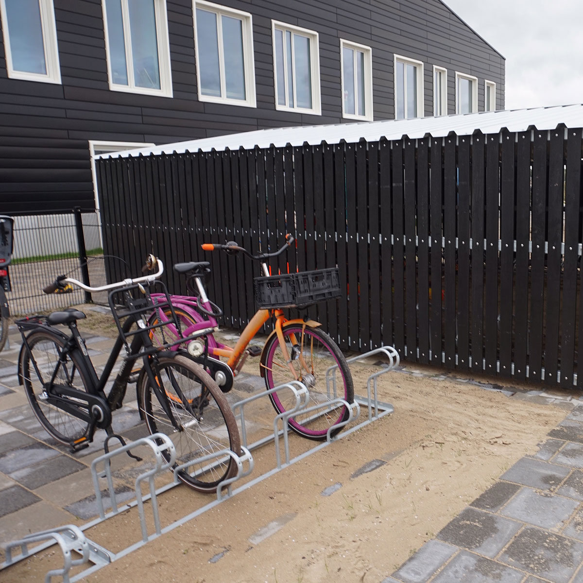 Duurzame overkappingen en fietsparkeersystemen bij MFA Kreekrijk, Assendelft