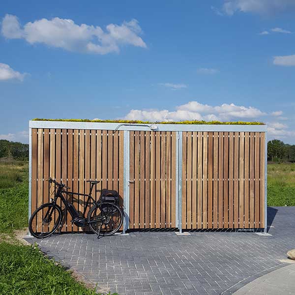 Fietsberging met groendak bij Biosintrum, Oosterwolde