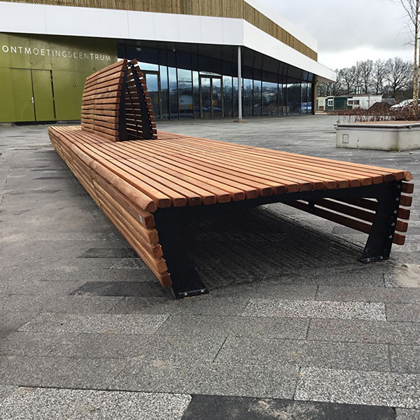 Straatmeubilair in nieuwbouwwijk Voorthuizen