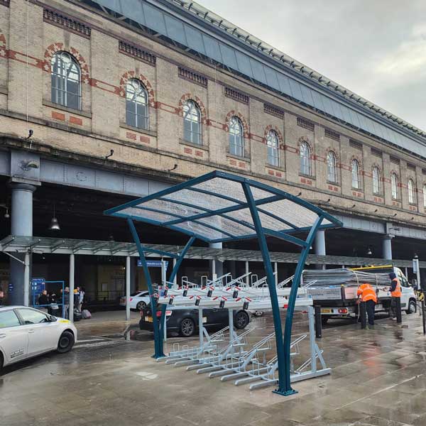 Fietsparkeren bij Engels station