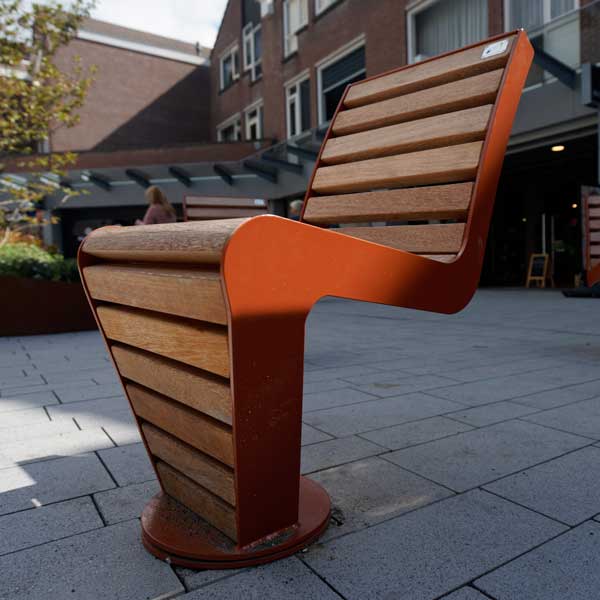 FalcoLinea straatmeubilair in Winkelcentrum Hellevoetsluis