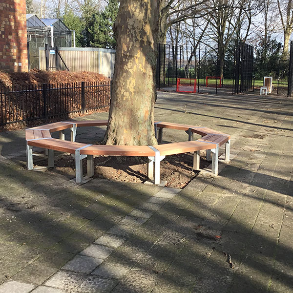 109875 inrichting schoolplein overkapping berging stratmeubilair buitenbank boombank afvalbak