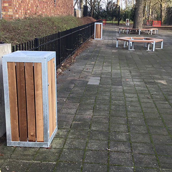 109875 inrichting schoolplein overkapping berging stratmeubilair buitenbank boombank afvalbak