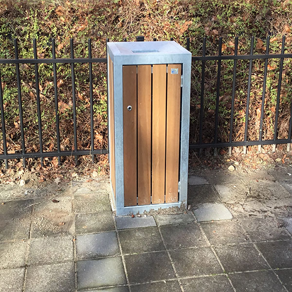 109875 inrichting schoolplein overkapping berging stratmeubilair buitenbank boombank afvalbak