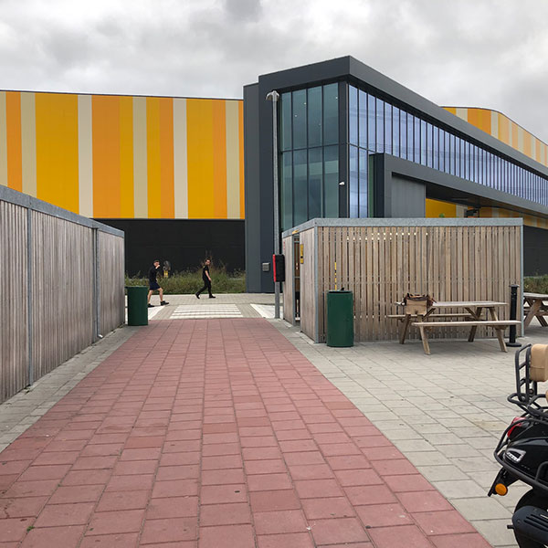 110120 fietsparkeren fietsoverkapping rokersruimte fietsenrek