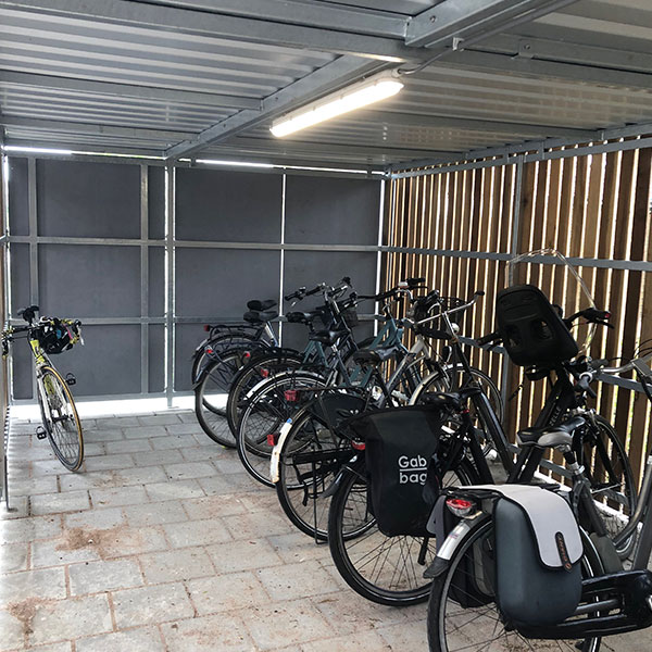 112822 fietsoverkapping berging schoolplein