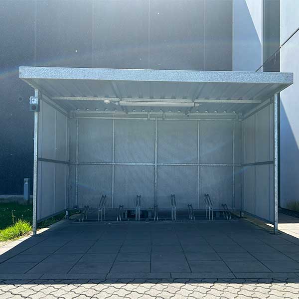 Multifunctionele overkappingen bekleed met gepoedercoate perfoplaat