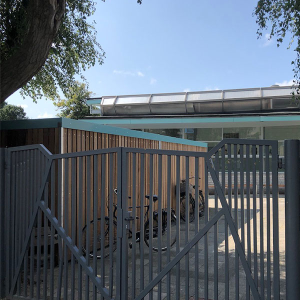 115820 fietsoverkapping berging voor container buitenbanken