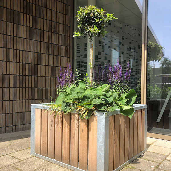 113428 straatmeubilair buitenbank tribunebank plantenbak