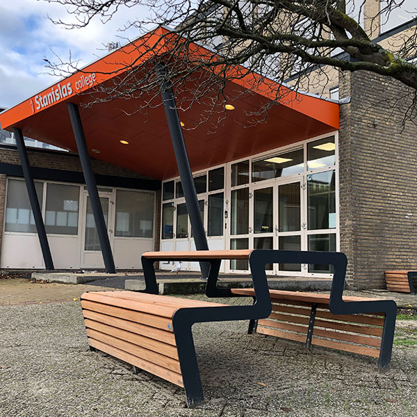 Op maat gemaakt straatmeubilair voor Stanislas College