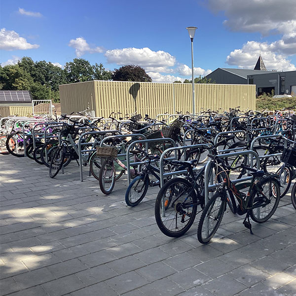 120203 fietsoverkapping fietsparkeren fietsaanleunbeugels berging 