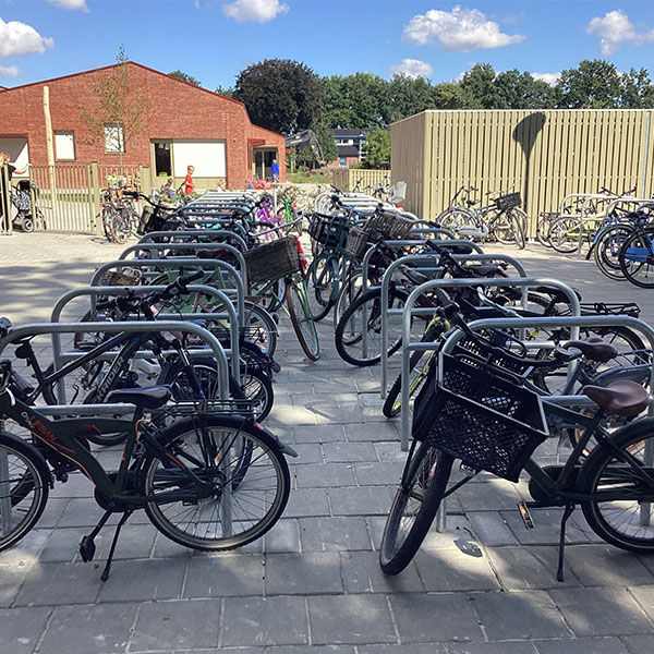 120203 fietsoverkapping fietsparkeren fietsaanleunbeugels berging 