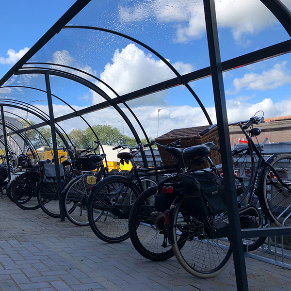 123428 fietsoverkapping circulair fietsenrekken oplaadpunt