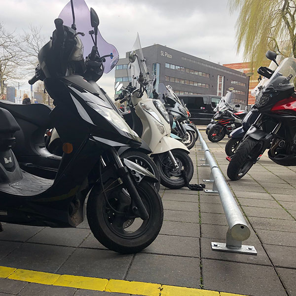 126325 fietsparkeren geleidebuis scooters fatbike