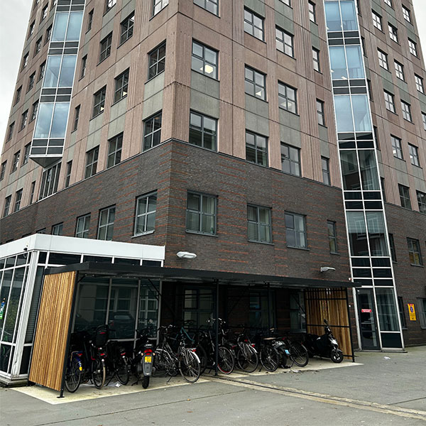 Fietsoverkappingen voor kantoorpand Victory Building