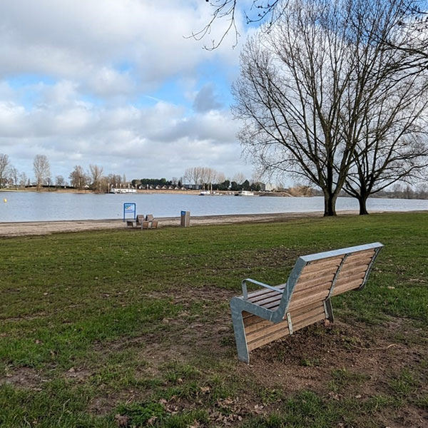 130680 fietsparkeren straatmeubilair buitenbank fietsaanleunbeugel
