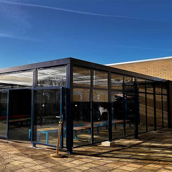 130878 FalcoAcero straatmeubilair overkapping schoolplein