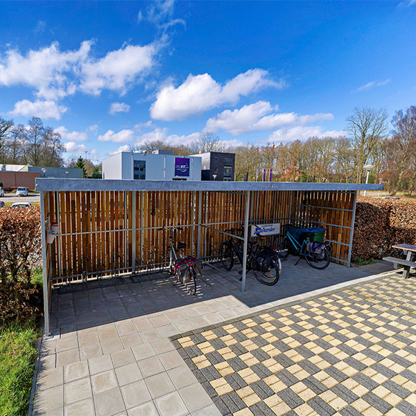 Fietsoverkapping geplaatst bij Zwembad Malkander