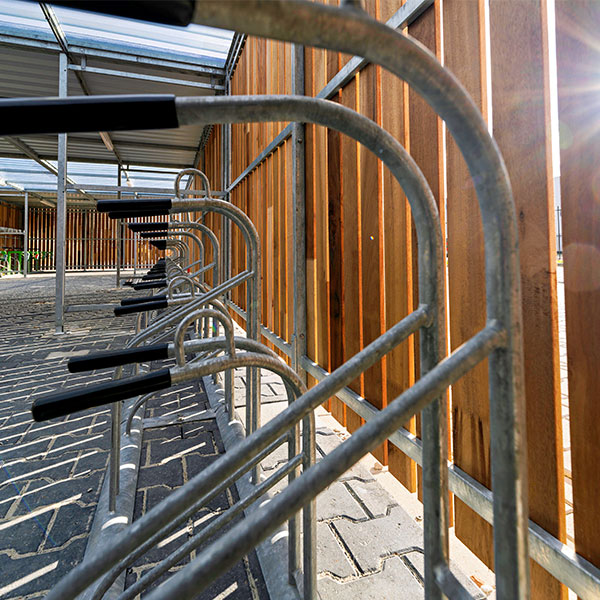 131974 overkapping fietsenstalling rokersruimte pauzeruimte fietsenrek fietsparkeren