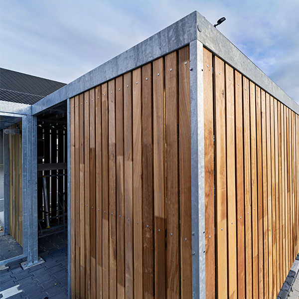 131974 overkapping fietsenstalling rokersruimte pauzeruimte fietsenrek fietsparkeren