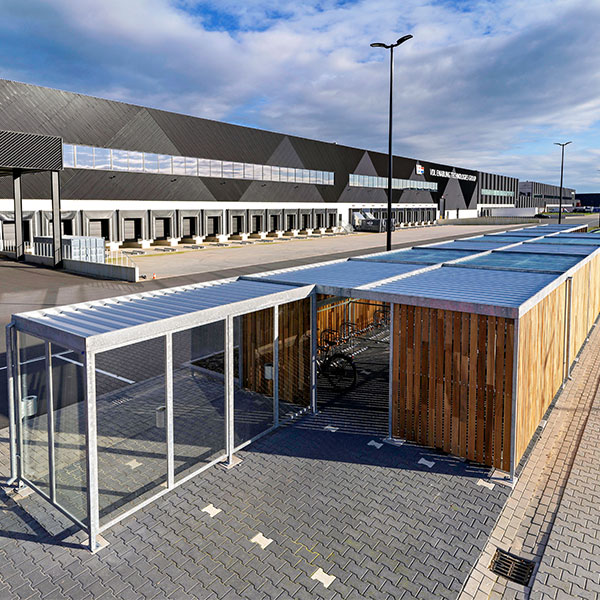 131974 overkapping fietsenstalling rokersruimte pauzeruimte fietsenrek fietsparkeren