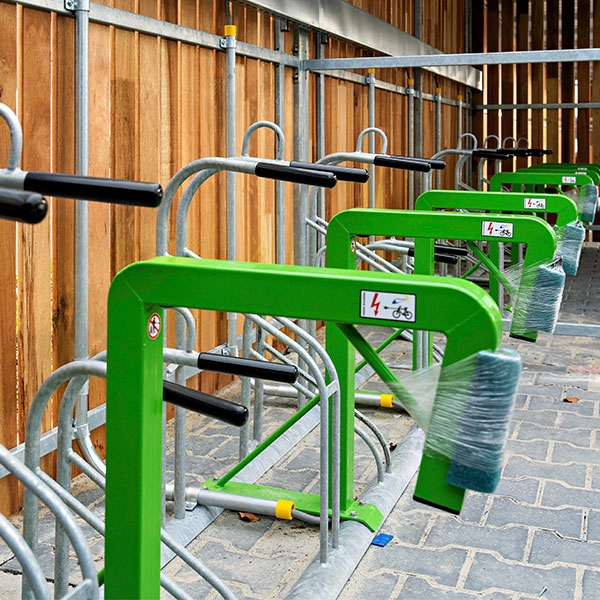 131974 overkapping fietsenstalling rokersruimte pauzeruimte fietsenrek fietsparkeren