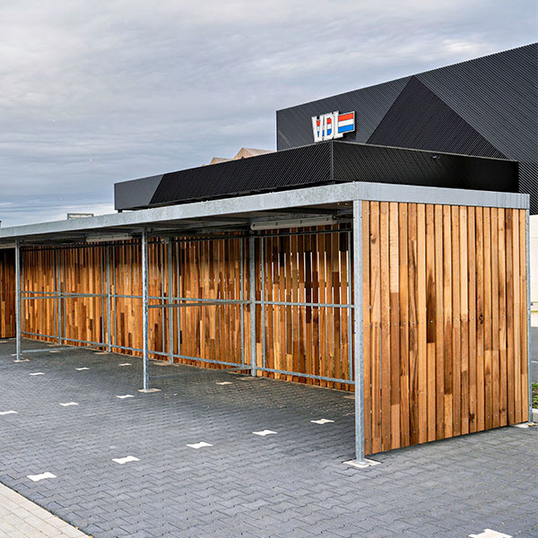 131974 overkapping fietsenstalling rokersruimte pauzeruimte fietsenrek fietsparkeren