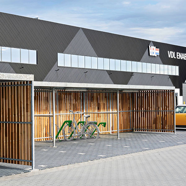 131974 overkapping fietsenstalling rokersruimte pauzeruimte fietsenrek fietsparkeren