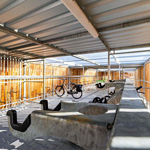 131974 overkapping fietsenstalling rokersruimte pauzeruimte fietsenrek fietsparkeren