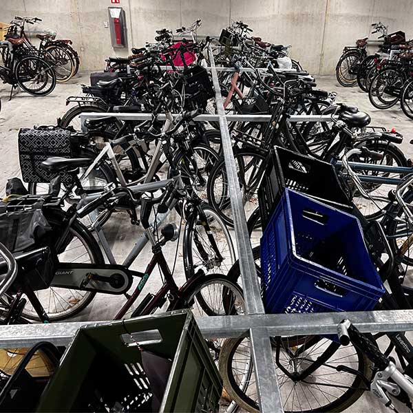 135784  fietsparkeren schoolplein fietsenrek fietsafscheiding