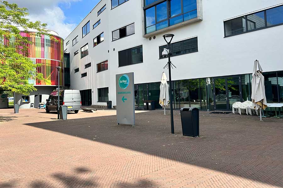 137097 straatmeubilair afvalbak