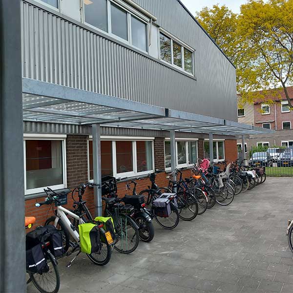 Veilig en overzichtelijk fietsparkeren op het schoolplein van CSG Willem de Zwijger