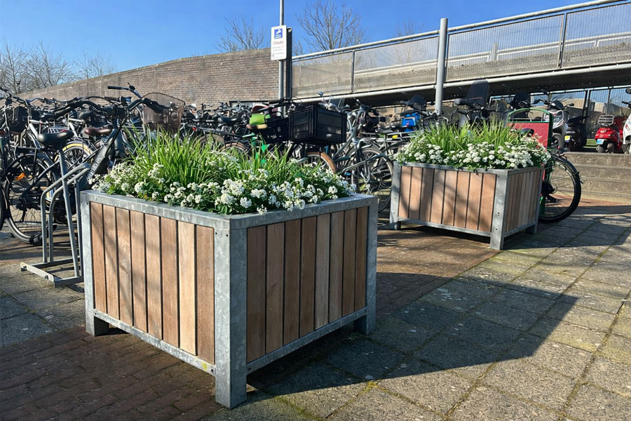 140865 140867 144683 fietsparkeren fietsaanleunbeugels plantenbak straatmeubilair