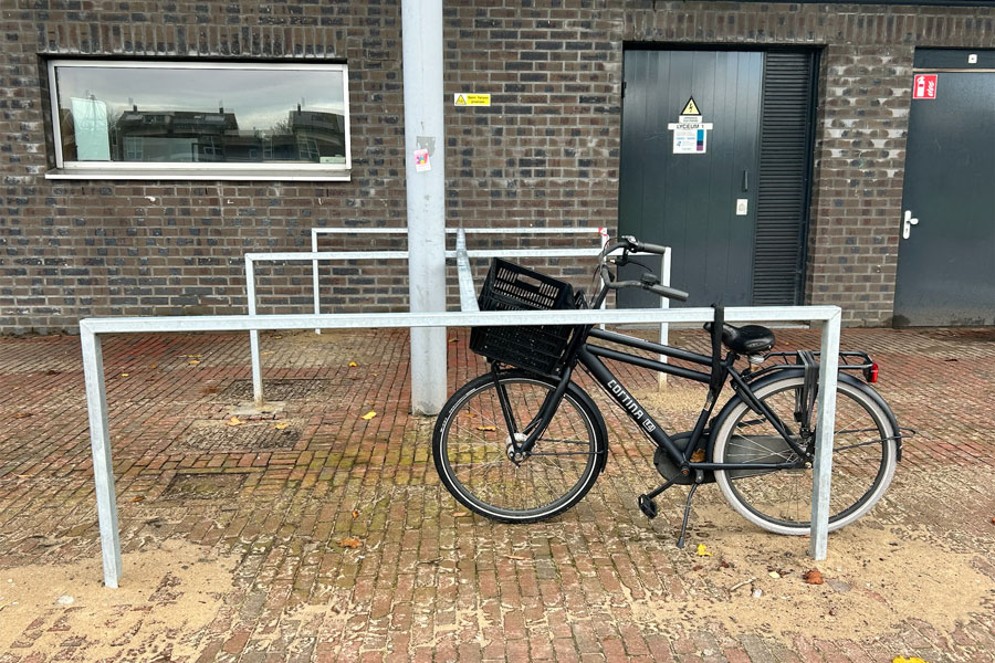 140865 140867 144683 fietsparkeren fietsaanleunbeugels plantenbak straatmeubilair