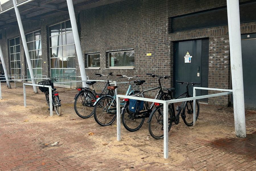 140865 140867 144683 fietsparkeren fietsaanleunbeugels plantenbak straatmeubilair