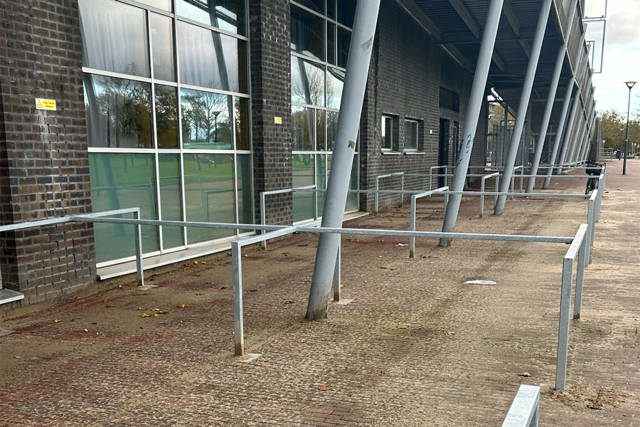 140865 140867 144683 fietsparkeren fietsaanleunbeugels plantenbak straatmeubilair