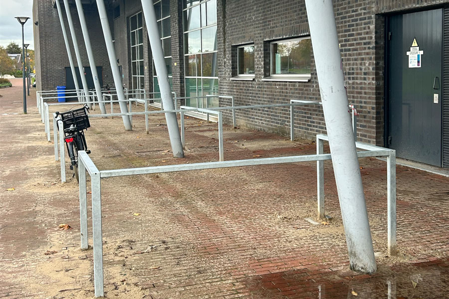 140865 140867 144683 fietsparkeren fietsaanleunbeugels plantenbak straatmeubilair