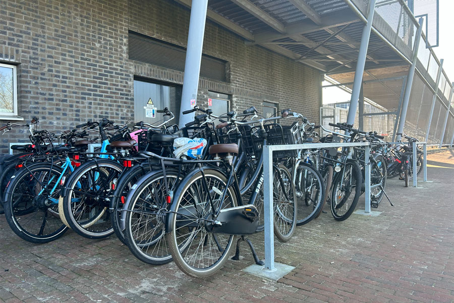 140865 140867 144683 fietsparkeren fietsaanleunbeugels plantenbak straatmeubilair