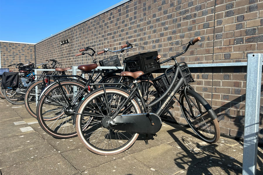 140865 140867 144683 fietsparkeren fietsaanleunbeugels plantenbak straatmeubilair
