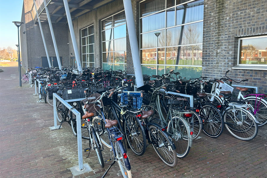 140865 140867 144683 fietsparkeren fietsaanleunbeugels plantenbak straatmeubilair