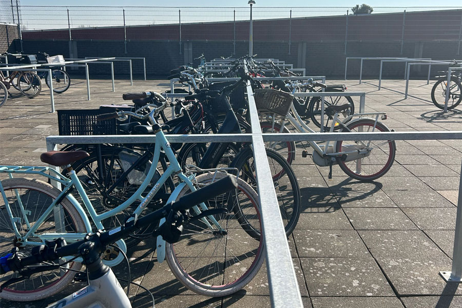 140865 140867 144683 fietsparkeren fietsaanleunbeugels plantenbak straatmeubilair