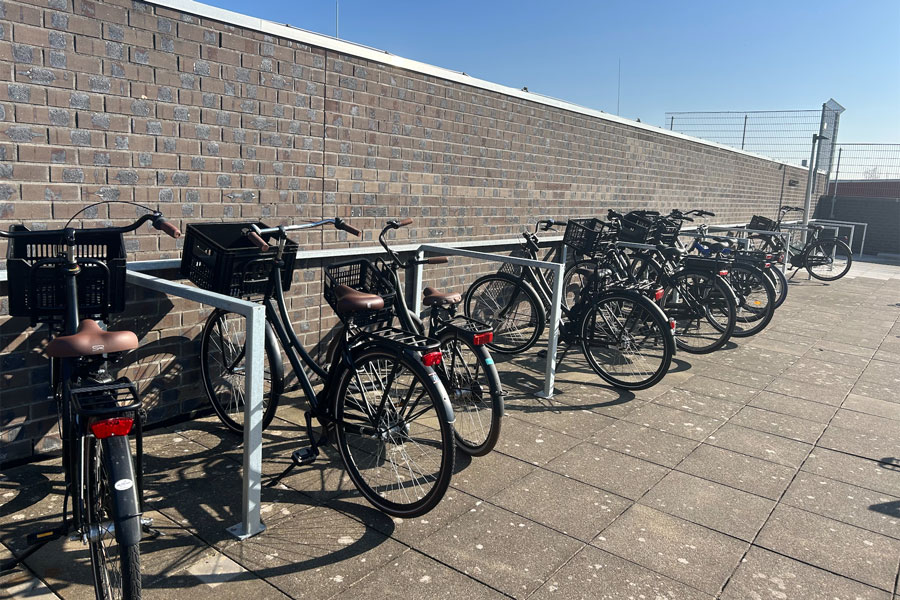 140865 140867 144683 fietsparkeren fietsaanleunbeugels plantenbak straatmeubilair