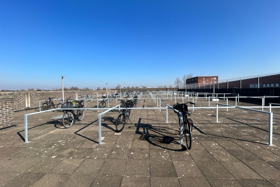 140865 140867 144683 fietsparkeren fietsaanleunbeugels plantenbak straatmeubilair