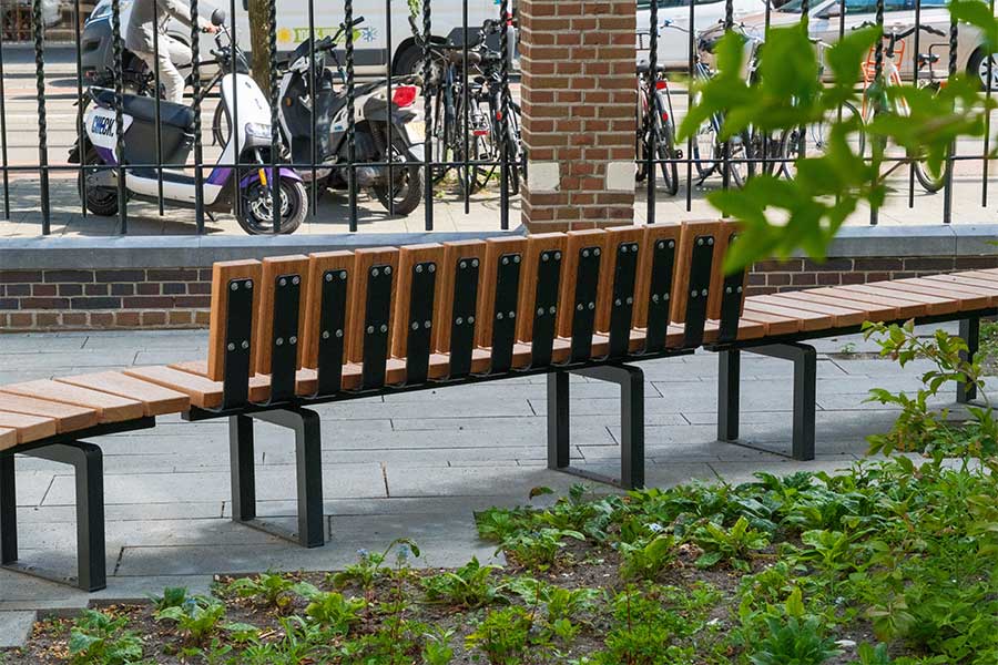 141027 straatmeubilair buitenbanken bank Paradijskerk Rotterdam